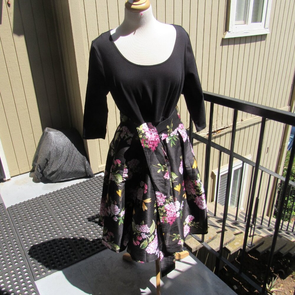 #163  NEW WOMEN'S BLACK FLORAL SKIRT DRESS (SIZE 16W)